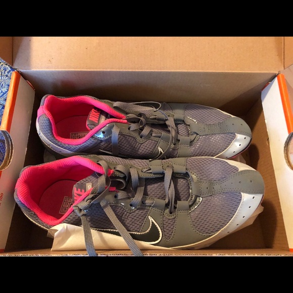 Nike Shoes - NEW 💗 Nike Track Sneakers